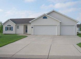 1235 Cottage Ln SE, Owatonna, MN 55060