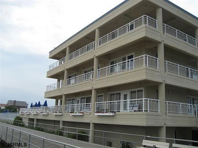 1 bed, 1.0 bath, $9,500 — Photo 2