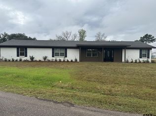 102 Seminole Dr, Palestine, TX 75801