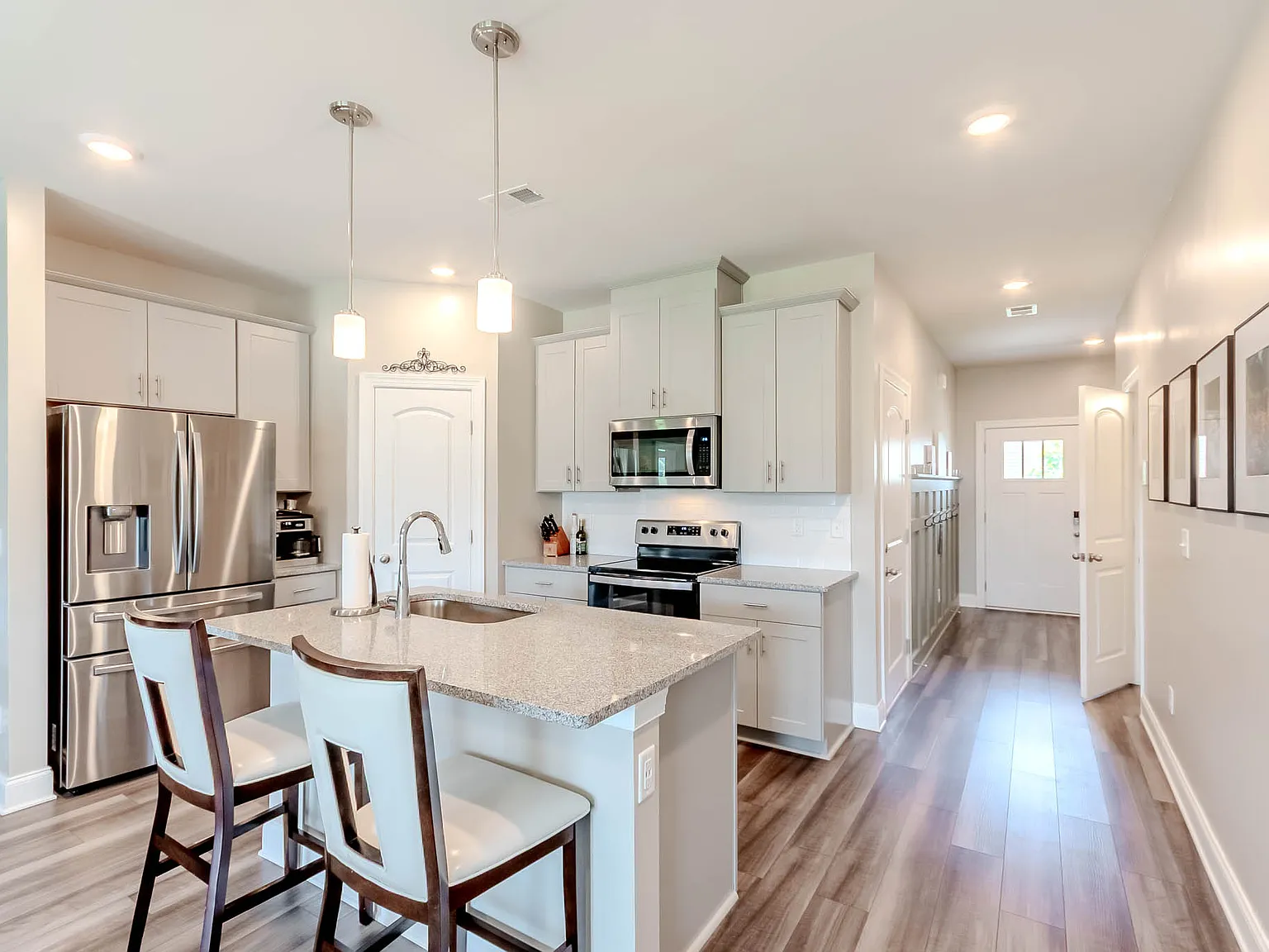 775 Foxland Dr — Photo 4