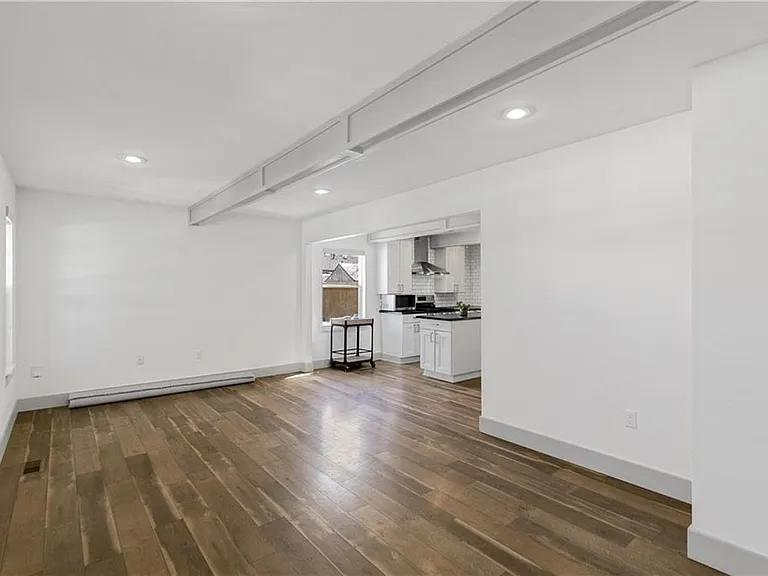 718 W Maple St — Photo 10