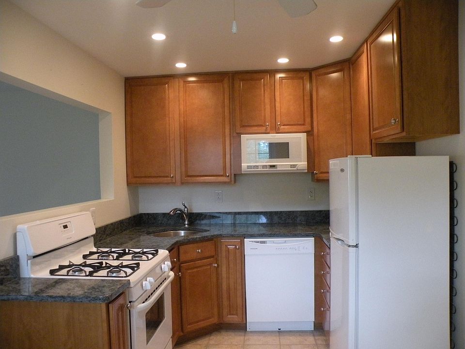 2nd image of 525 N Jackson St