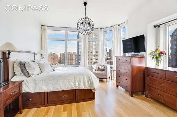 Sold by Compass | media 8