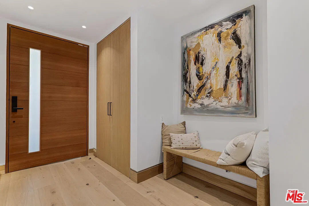 2 bed, 2.5 bath, 2150 sqft, $15,500 — Photo 3