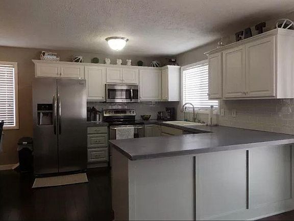 3rd image of 756 Norvin Ave