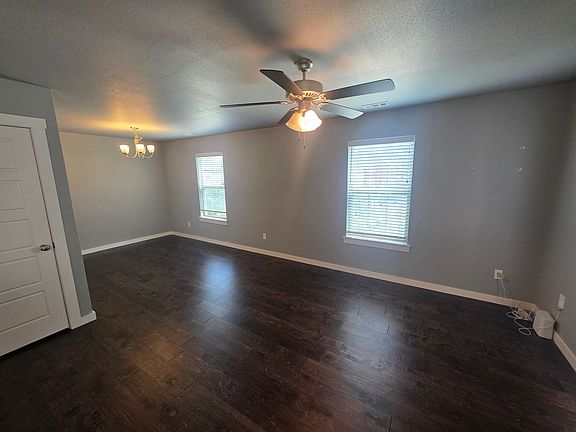 4th image of 2828 Blackstone