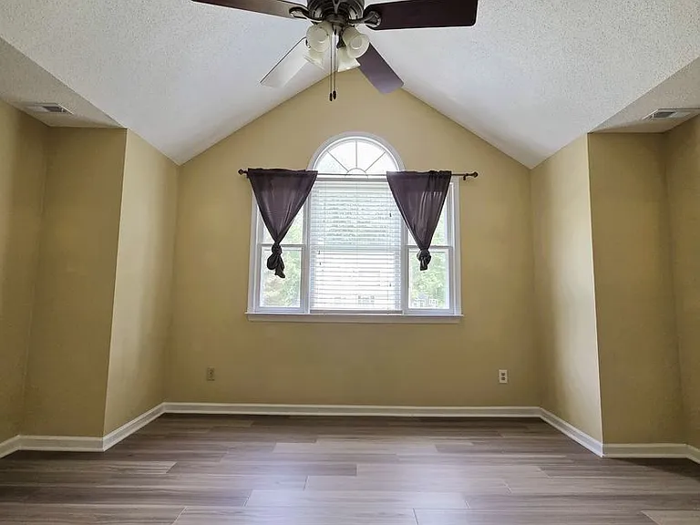 2519 Providence Creek Rd N — Photo 19