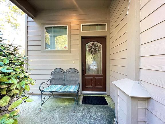 4th image of 10 Nestlewood Pl