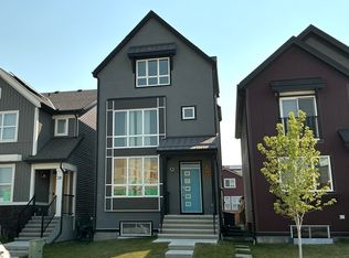 42A Heirloom Mnr SE, Calgary, AB T3S 0H2
