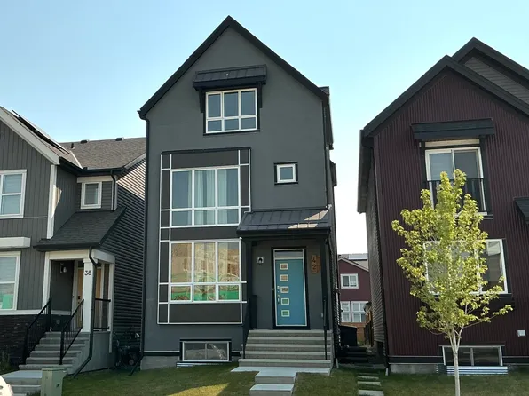 42A Heirloom Mnr SE, Calgary, AB T3S 0H2