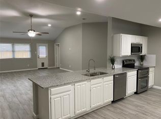 106 Lark Ln, Euless, TX 76039