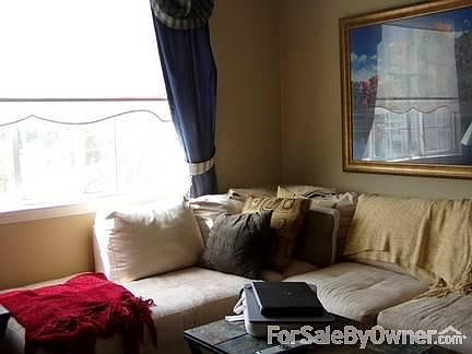 5th image of 585 S Parkside Dr