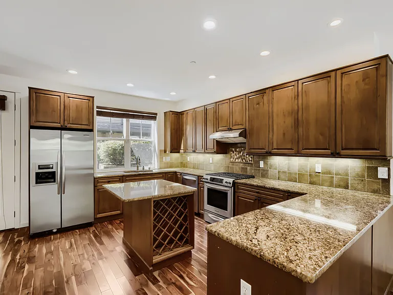 303 Bellevue Way SE — Photo 9