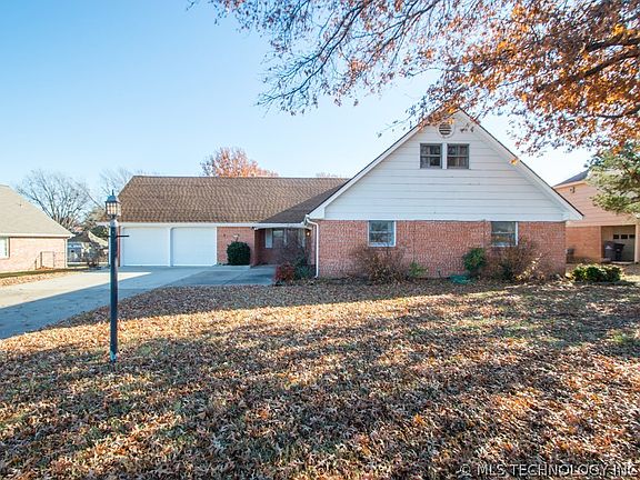 3rd image of 1200 Swan Dr