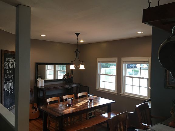 3rd image of 330 Meadowlake Cir