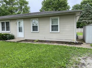 902 S Walnut St #B, Mahomet, IL 61853