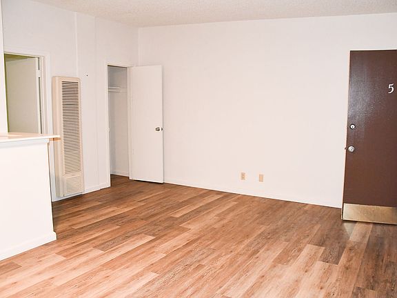 5th image of 1637 Malvern Ave #5