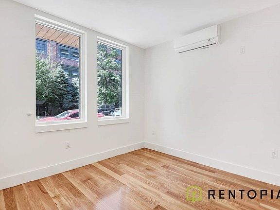 4th image of 10 Lexington Ave #4Z