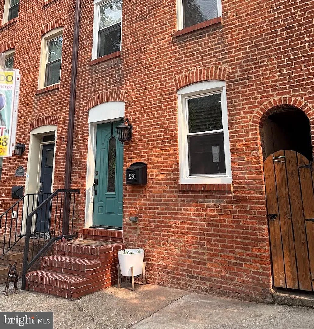 Beautifully renovated 3-bedroom, 2-bathroom home in the highly sought-after Canton/Fells Point ne... — Photo 1