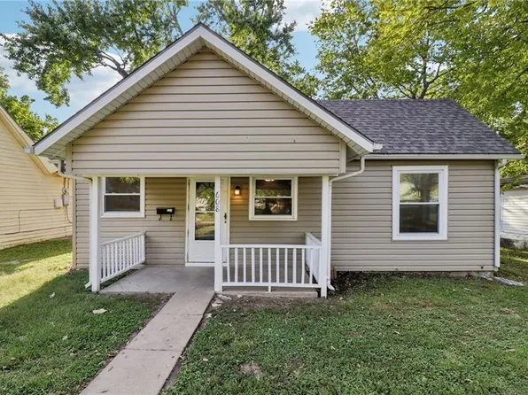 608 N Poplar St, Ottawa, KS 66067