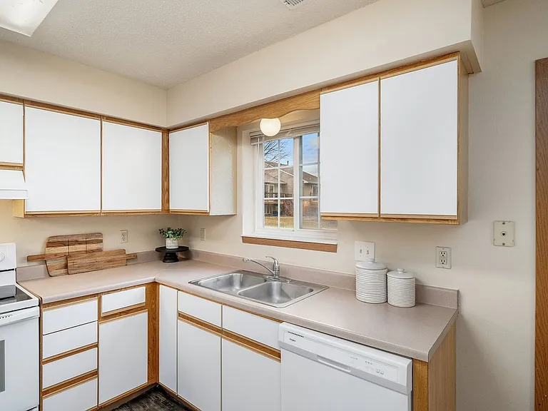 Eastpointe Townhomes — Photo 27