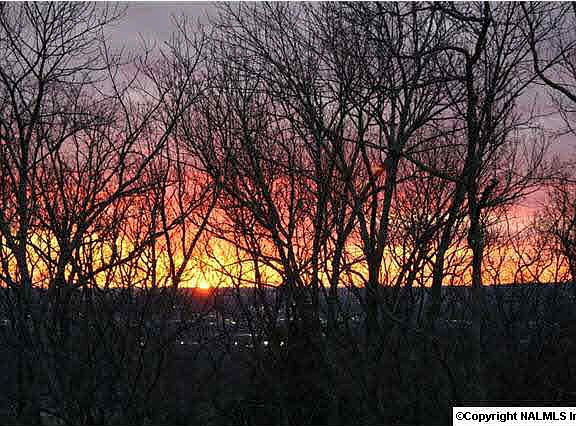 5th image of 4021 Hawks Way NE