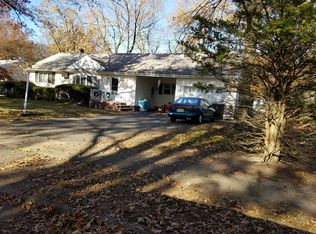 89 Willowbrook Ct, Paramus, NJ 07652