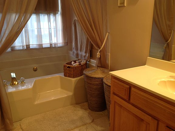 5th image of 52 Sweetbrier Dr
