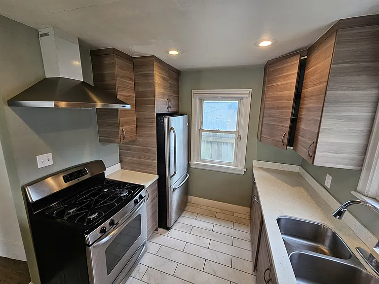 735 S Homer St — Photo 4