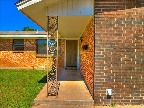 2nd image of 3021 Overland Dr
