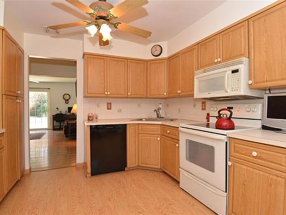 4th image of 28 Long Meadow Pl