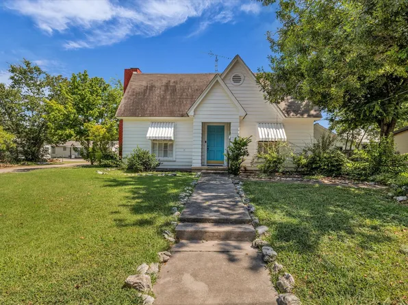 1002 W 3rd St, Clifton, TX 76634