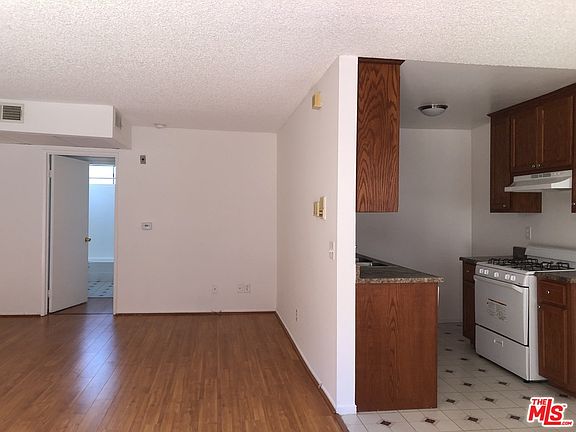 2nd image of 710 Crenshaw Blvd #105