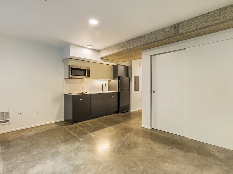 722 E Pike St — Photo 81