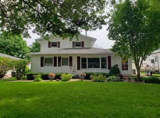 1007 Melrose Dr, Cedar Falls, IA 50613