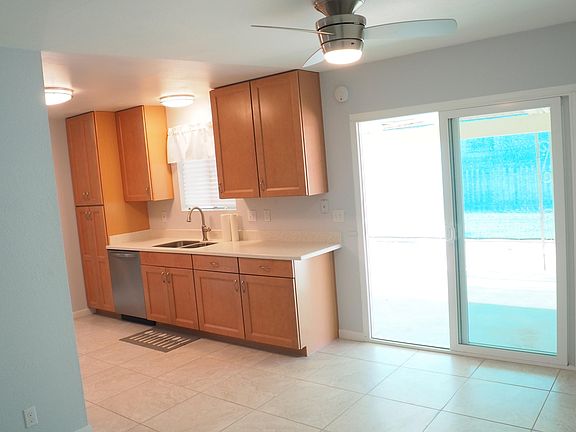 4th image of 225 Sunflower Dr