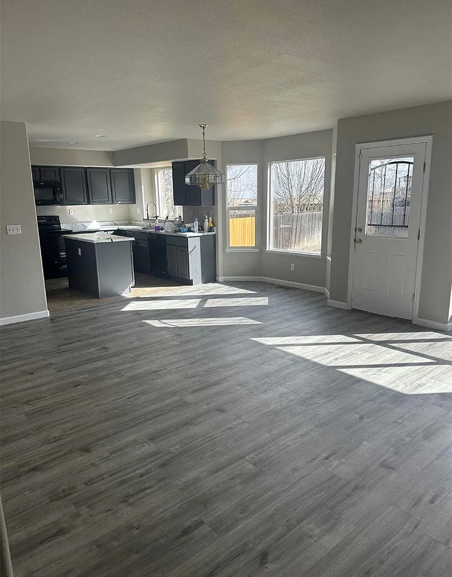 4 bed, 3.5 bath, 2757 sqft, $2,800 — Photo 4