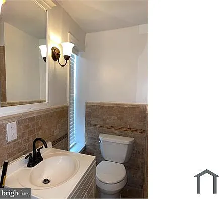 2027 Oakford St — Photo 14