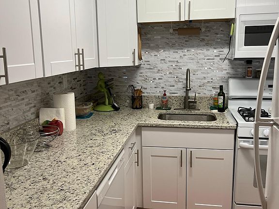 4th image of 151 Surfside Plz