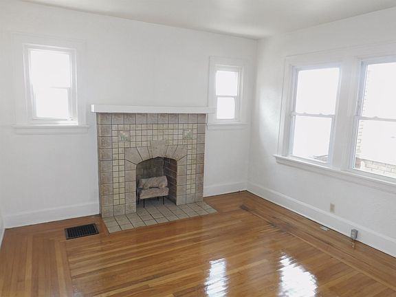 2nd image of 1212 Rosemont Ave