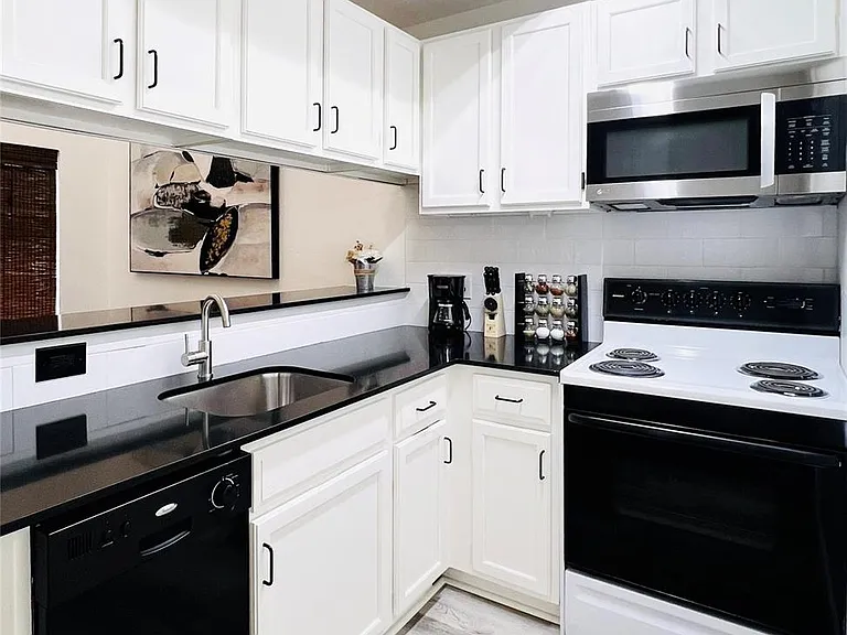 2815 Rio Grande St #204 — Photo 6