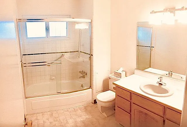 Full bath on upper level