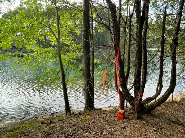 211 N Point Cir, Hartwell, GA 30643