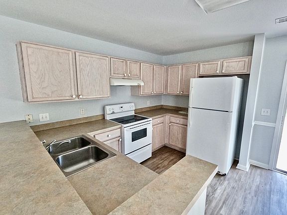 3rd image of 1080 Stoney Falls Blvd