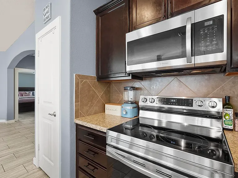 1320 Riviera Dr — Photo 6
