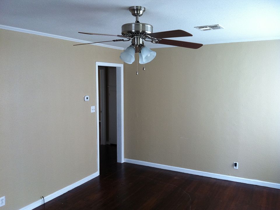 2nd image of 2207 N Evanston Pl