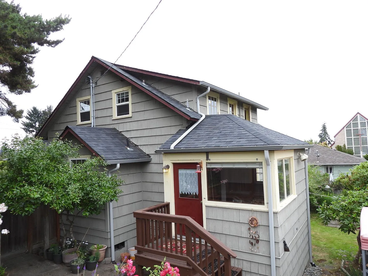 Charming Home — Photo 4