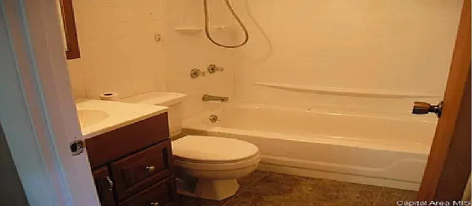 3 bed, 953 sqft, $1,150 — Photo 2