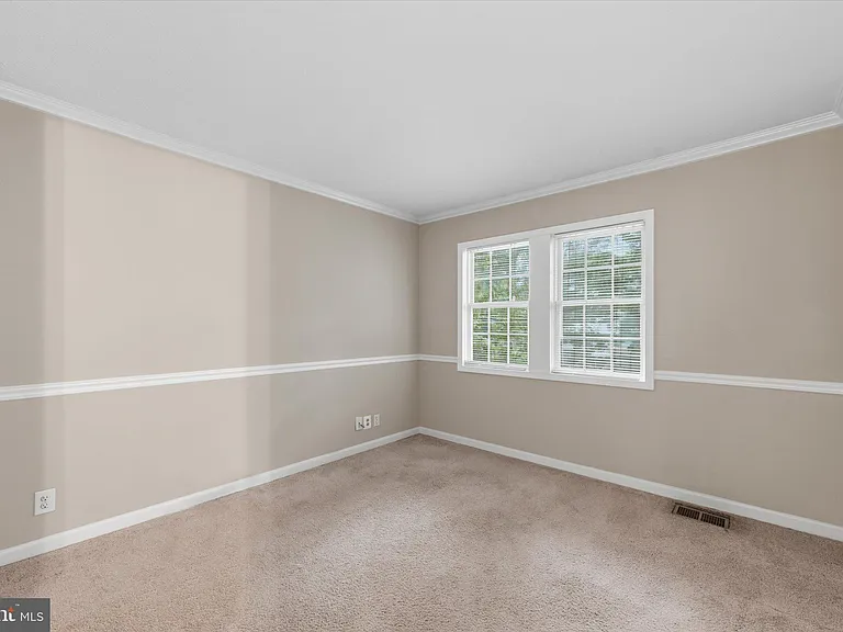 129 N Duke Dr — Photo 24