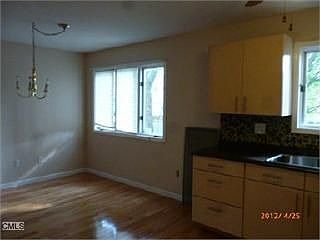 5th image of 995 Capitol Ave Unit H